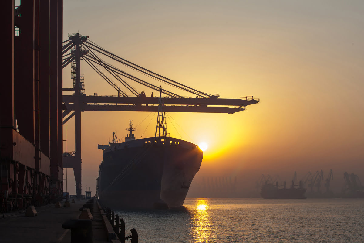 Container ship and cranes